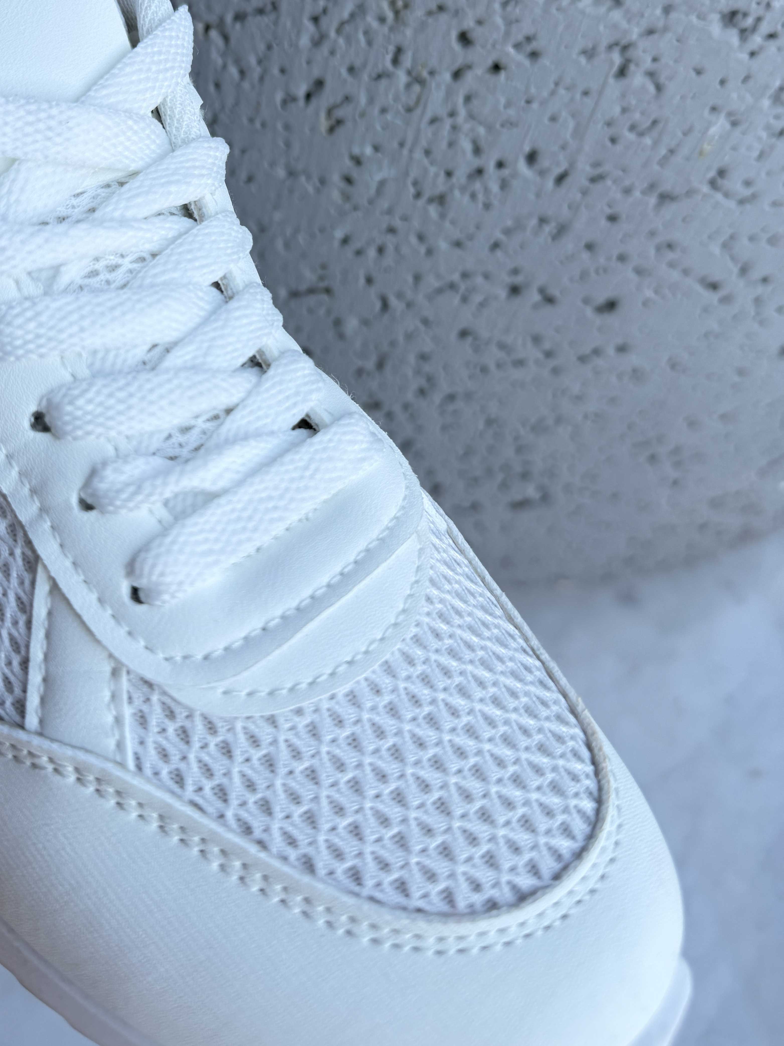 Gaidia - Hvide sporty sneakers med let og luftigt netdesign